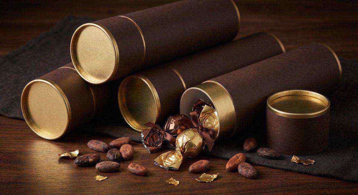 巧克力紙管包裝展示精品手工巧克力，高溫防護與質感訂製客製紙罐方案。